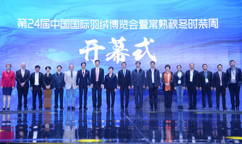 百聯(lián)全新DF-X系列充絨機亮相羽博會(huì )